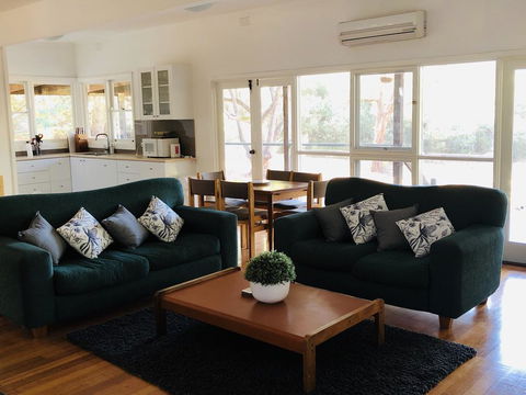 Sunny Corner Lake Eildon - Accommodation in Surfers Paradise 2