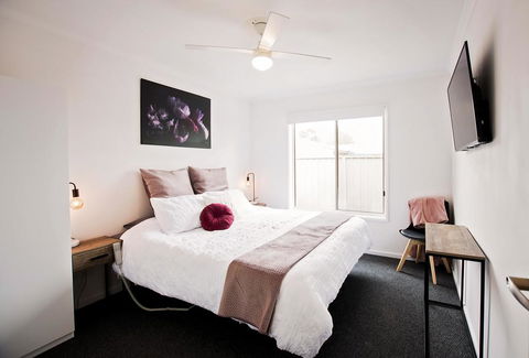 Sunny Shackell - Echuca Moama Holiday Accommodation - Accommodation in Surfers Paradise 0