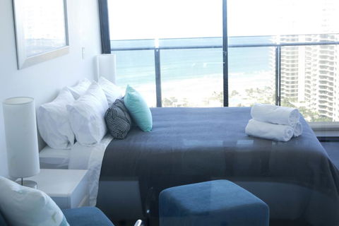 Surfers Paradise Two Bedroom Luxury Seaview Spa Apartment - Sealuxe - Accommodation in Surfers Paradise 2