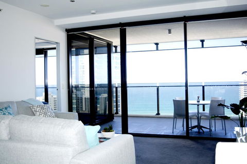 Surfers Paradise Two Bedroom Luxury Seaview Spa Apartment - Sealuxe - Accommodation in Surfers Paradise 3