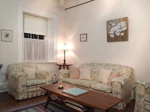Surgeon's Cottage - Accommodation in Surfers Paradise 1