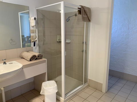 Swaggers Motor Inn - Accommodation in Surfers Paradise 2