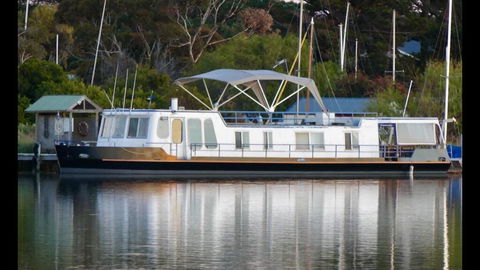 Swamp Fox Luxury 2BR Dutch Barge - Accommodation in Surfers Paradise 2