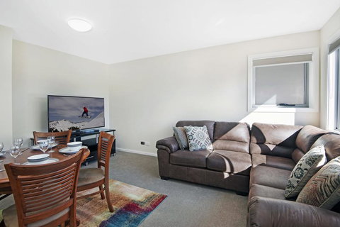 T-Bar On Twynam - Accommodation in Surfers Paradise 2