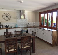 TAKURA HEIGHTS Modern Country Apartment with pool access - Accommodation in Surfers Paradise
