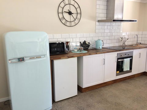 TAKURA HEIGHTS Modern Country Apartment With Pool Access - Accommodation in Surfers Paradise 3