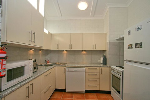 Tanderra 16/28 Park Road - Accommodation in Surfers Paradise 2