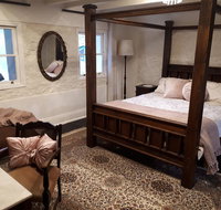 Tanilba House - Accommodation in Surfers Paradise