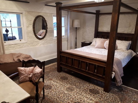 Tanilba House - Accommodation in Surfers Paradise 0