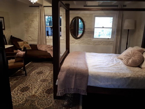 Tanilba House - Accommodation in Surfers Paradise 1