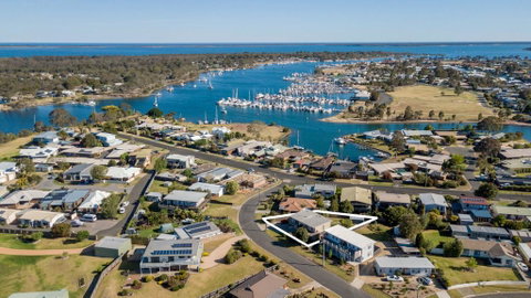 Tanjil - A Stroll From The Water In Paynesville - Accommodation in Surfers Paradise 0