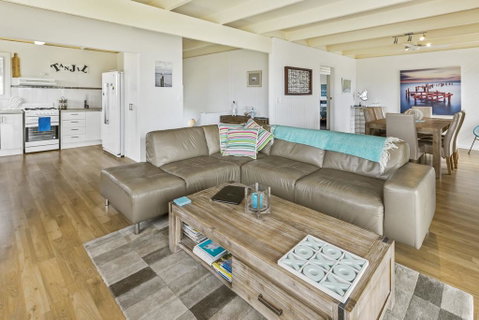 Tanjil - A Stroll From The Water In Paynesville - Accommodation in Surfers Paradise 3
