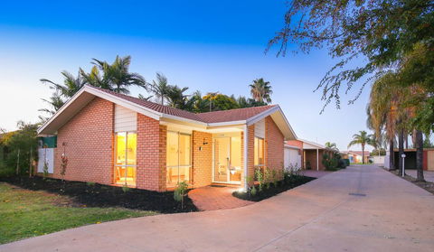 Tee Off Milura - Accommodation in Surfers Paradise 1
