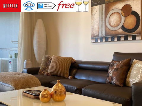TERRACE LUX FULLY AIR 2 CAR FREE NETFLIX WIFI WINE - Accommodation in Surfers Paradise 0