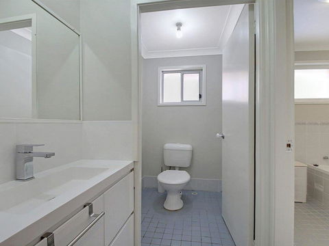 That Pink House! - Comfortable Home Away From Home - Accommodation in Surfers Paradise 2