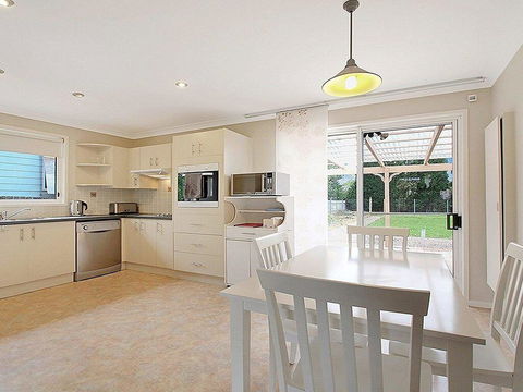 That Pink House! - Comfortable Home Away From Home - Accommodation in Surfers Paradise 3