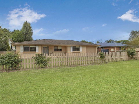 That Pink House! - Comfortable Home Away From Home - Accommodation in Surfers Paradise 0