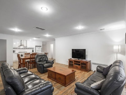 The Antonia Way - Accommodation in Surfers Paradise 0