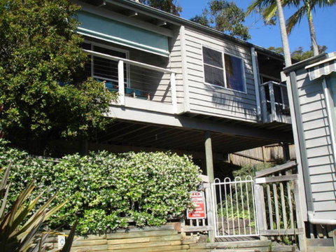 The Beach Hut Avoca Beach NSW - Accommodation in Surfers Paradise 0
