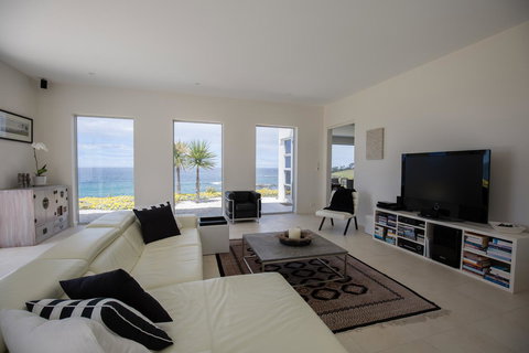 Saltwater - Absolute Oceanfront, Hot Tubs, Sauna, Fire Pits - Accommodation in Surfers Paradise 40