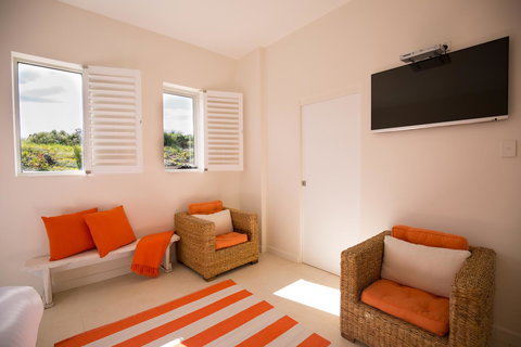 Saltwater - Absolute Oceanfront, Hot Tubs, Sauna, Fire Pits - Accommodation in Surfers Paradise 39