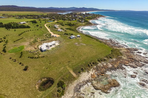 Saltwater - Absolute Oceanfront, Hot Tubs, Sauna, Fire Pits - Accommodation in Surfers Paradise 26