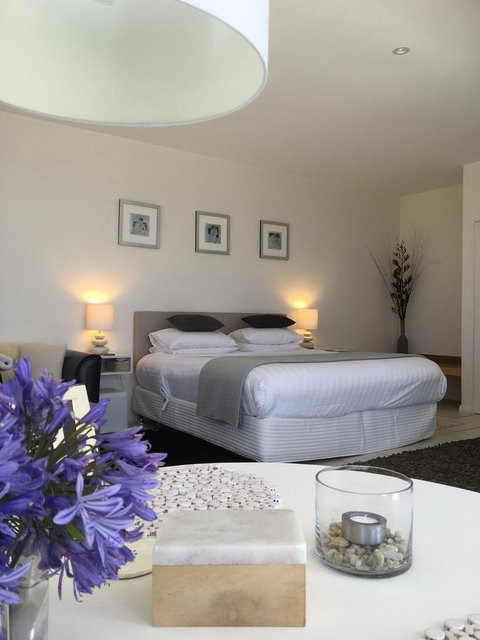 Saltwater - Absolute Oceanfront, Hot Tubs, Sauna, Fire Pits - Accommodation in Surfers Paradise 3