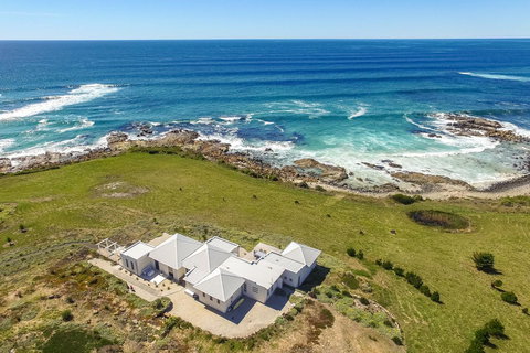 Saltwater - Absolute Oceanfront, Hot Tubs, Sauna, Fire Pits - Accommodation in Surfers Paradise 24