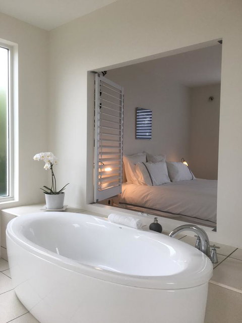 Saltwater - Absolute Oceanfront, Hot Tubs, Sauna, Fire Pits - Accommodation in Surfers Paradise 21