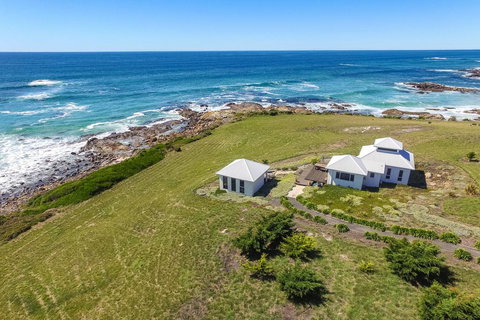 Saltwater - Absolute Oceanfront, Hot Tubs, Sauna, Fire Pits - Accommodation in Surfers Paradise 14