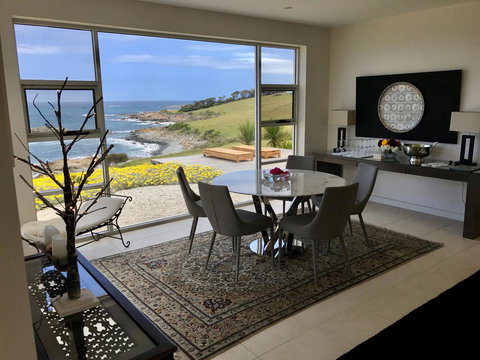 Saltwater - Absolute Oceanfront, Hot Tubs, Sauna, Fire Pits - Accommodation in Surfers Paradise 5