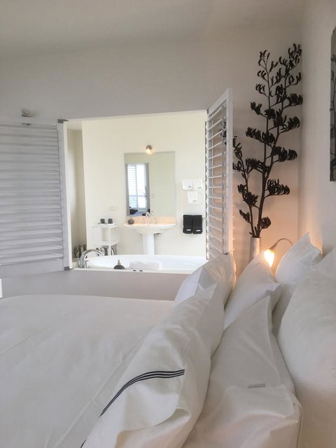 Saltwater - Absolute Oceanfront, Hot Tubs, Sauna, Fire Pits - Accommodation in Surfers Paradise 30