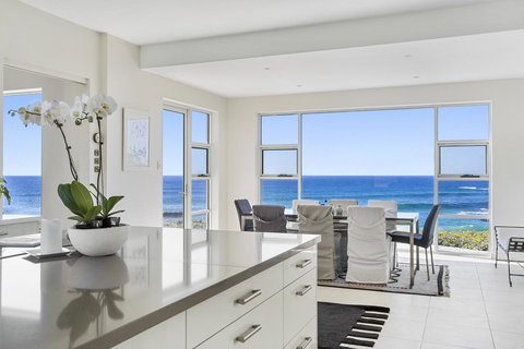 Saltwater - Absolute Oceanfront, Hot Tubs, Sauna, Fire Pits - Accommodation in Surfers Paradise 28
