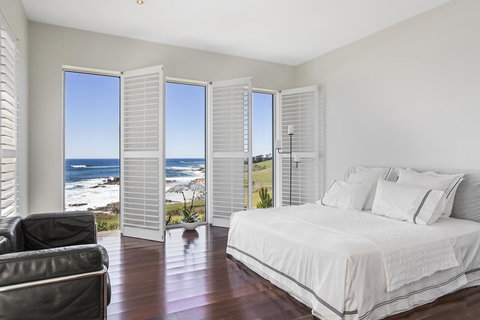 Saltwater - Absolute Oceanfront, Hot Tubs, Sauna, Fire Pits - Accommodation in Surfers Paradise 27