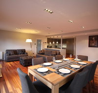 Sunny 3 Bedroom Apartment in Sandy Bay - Accommodation in Surfers Paradise