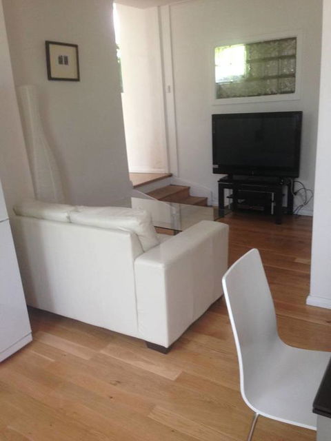 Hobart Colonial Apartment - Accommodation in Surfers Paradise 6