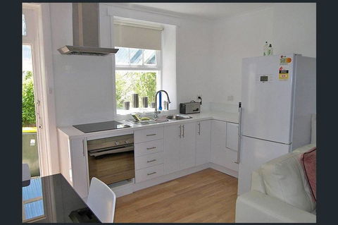 Hobart Colonial Apartment - Accommodation in Surfers Paradise 0