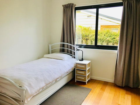 Omaroo House - Panoramic Water Views - Accommodation in Surfers Paradise 28
