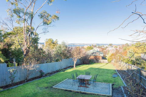 Omaroo House - Panoramic Water Views - Accommodation in Surfers Paradise 33