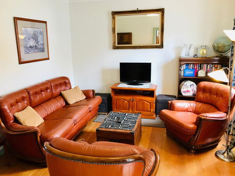 Omaroo House - Panoramic Water Views - Accommodation in Surfers Paradise 21
