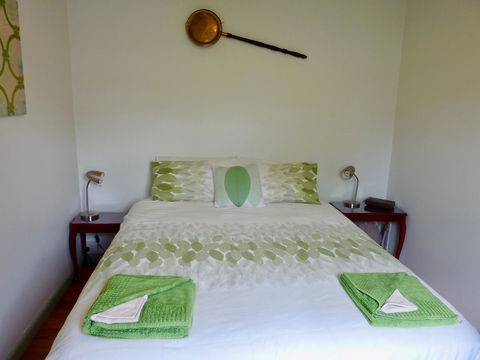 Omaroo House - Panoramic Water Views - Accommodation in Surfers Paradise 26