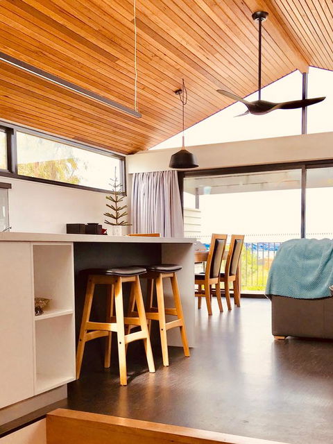 Omaroo House - Panoramic Water Views - Accommodation in Surfers Paradise 15
