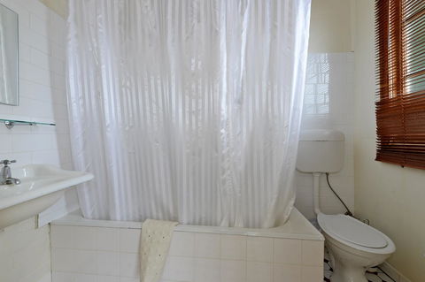 Edinburgh Gallery Bed & Breakfast - Accommodation in Surfers Paradise 36