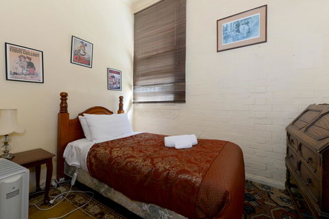 Edinburgh Gallery Bed & Breakfast - Accommodation in Surfers Paradise 28
