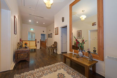 Edinburgh Gallery Bed & Breakfast - Accommodation in Surfers Paradise 4