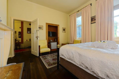 Edinburgh Gallery Bed & Breakfast - Accommodation in Surfers Paradise 23