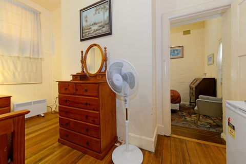 Edinburgh Gallery Bed & Breakfast - Accommodation in Surfers Paradise 16