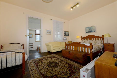 Edinburgh Gallery Bed & Breakfast - Accommodation in Surfers Paradise 32