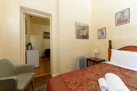 Edinburgh Gallery Bed & Breakfast - Accommodation in Surfers Paradise 13