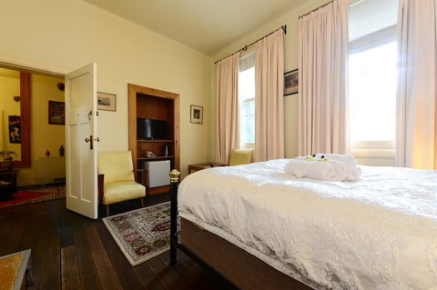Edinburgh Gallery Bed & Breakfast - Accommodation in Surfers Paradise 21
